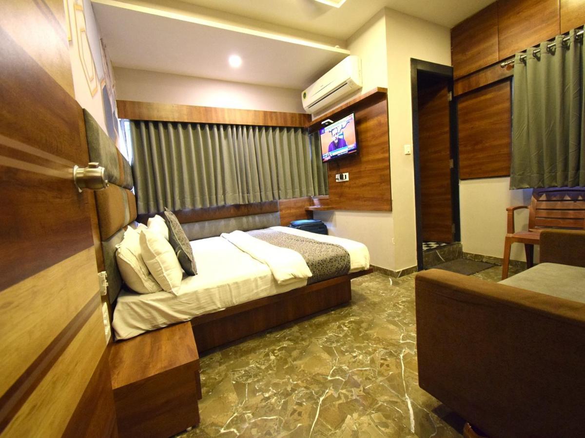 Hotel Lake Palace Ahmedabad Exterior foto