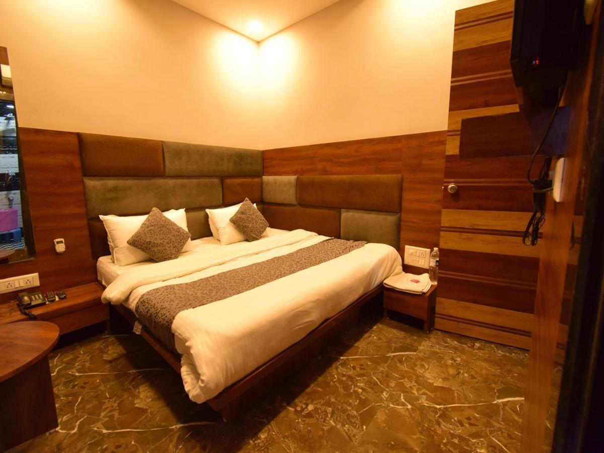 Hotel Lake Palace Ahmedabad Exterior foto