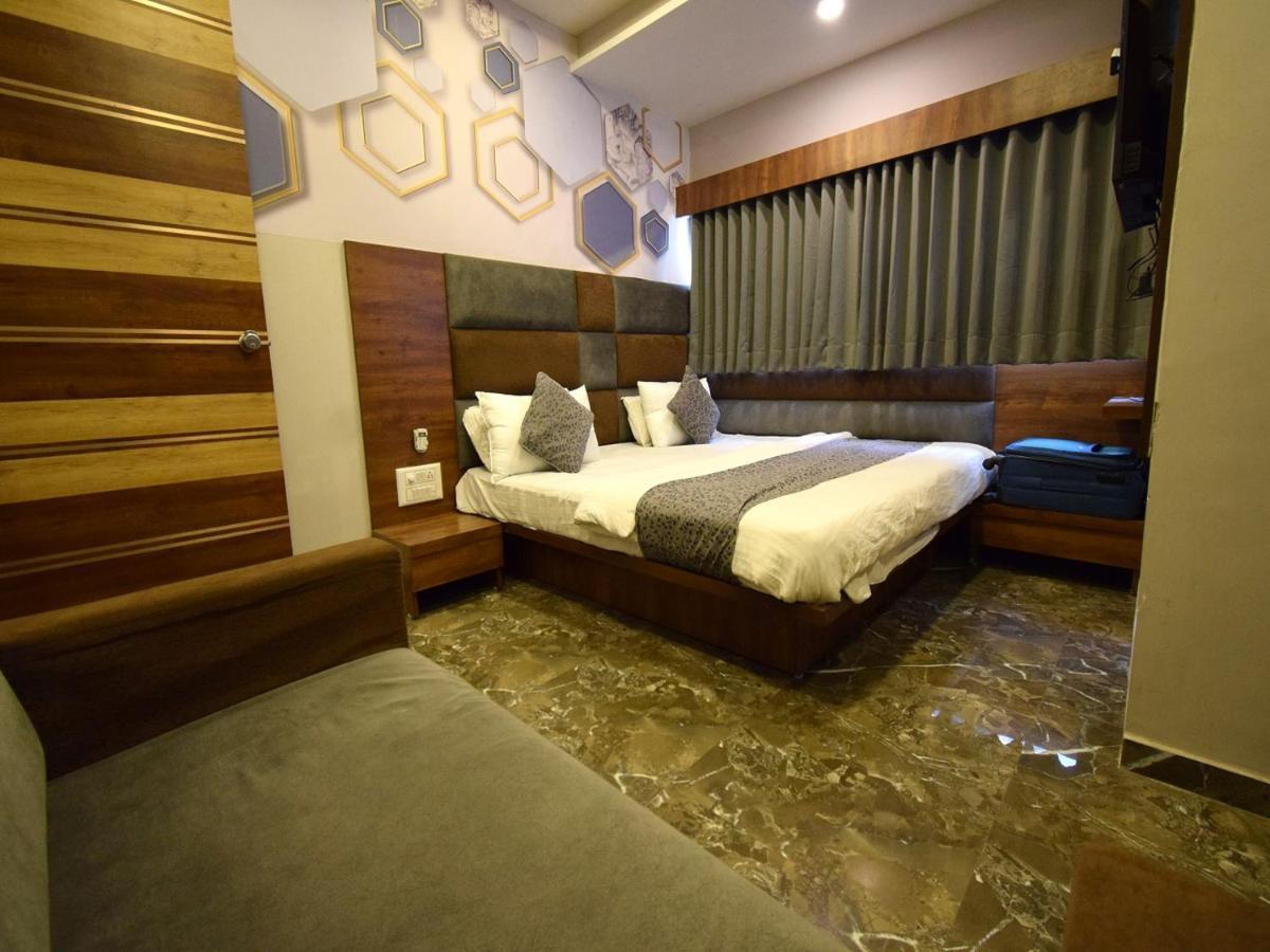Hotel Lake Palace Ahmedabad Exterior foto