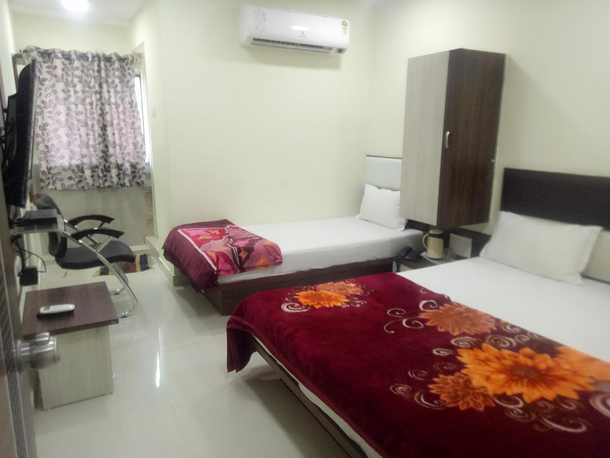 Hotel Lake Palace Ahmedabad Exterior foto