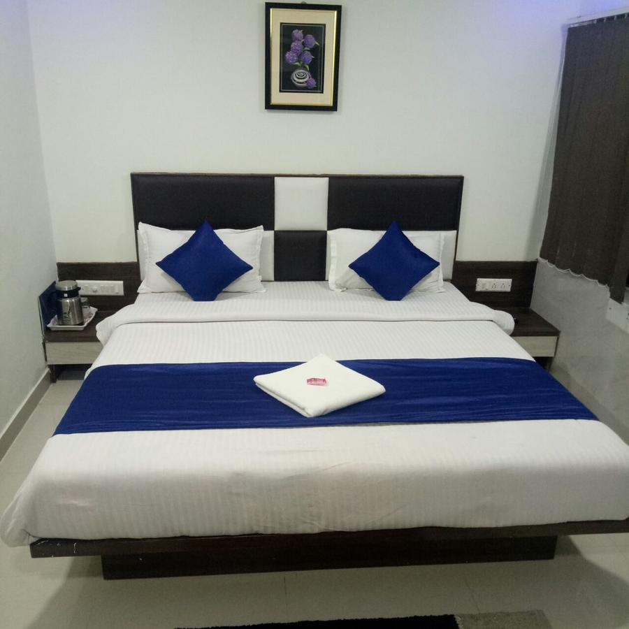 Hotel Lake Palace Ahmedabad Exterior foto